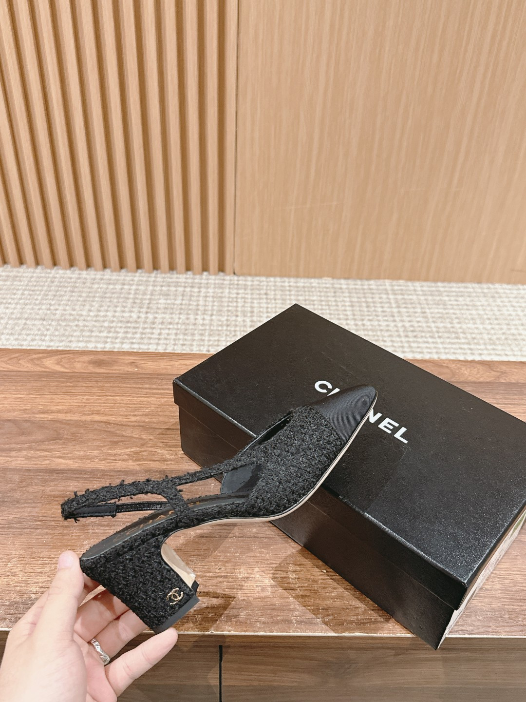 ua Ch*el slingbacks