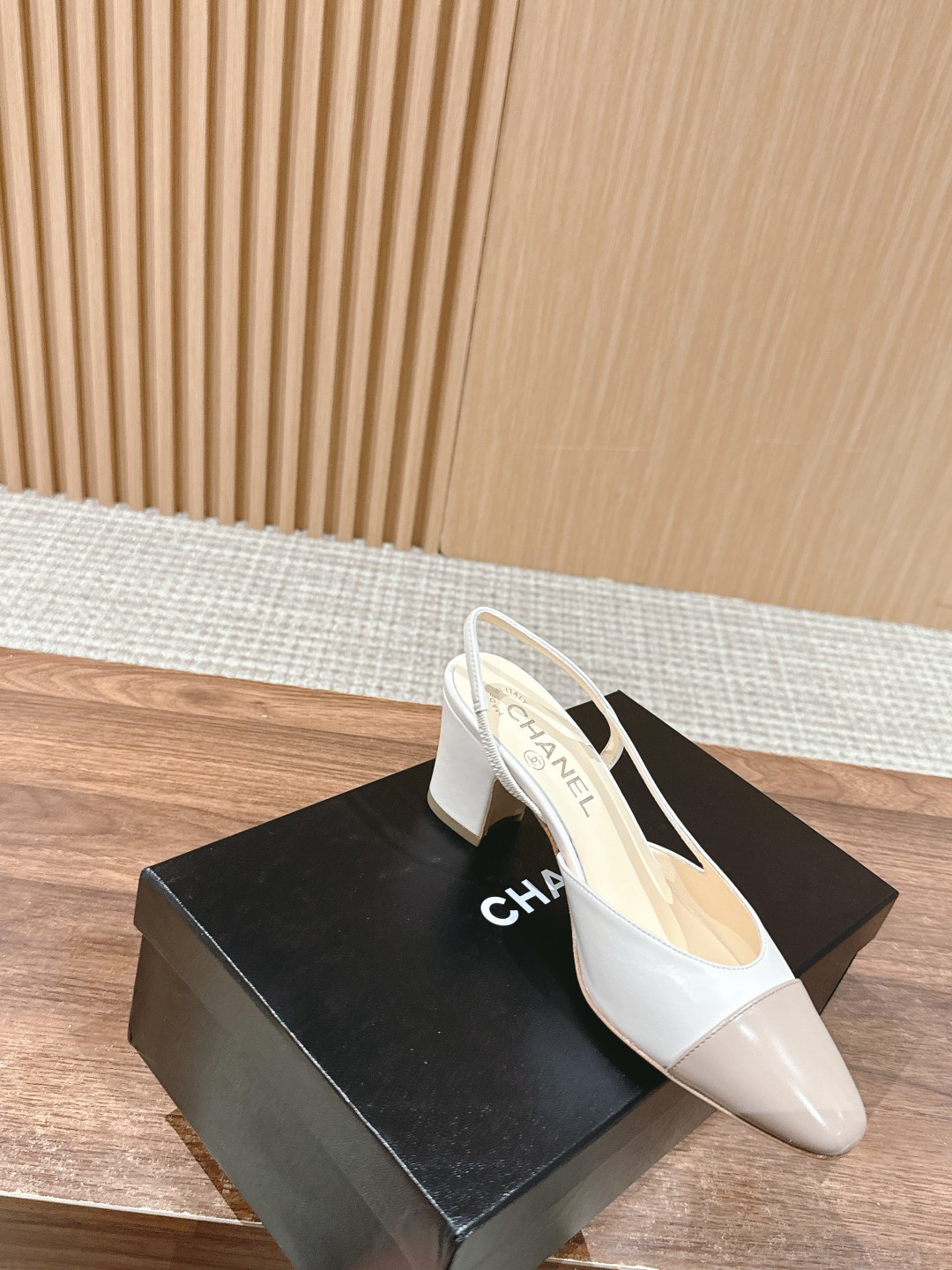 ua Ch*el slingbacks