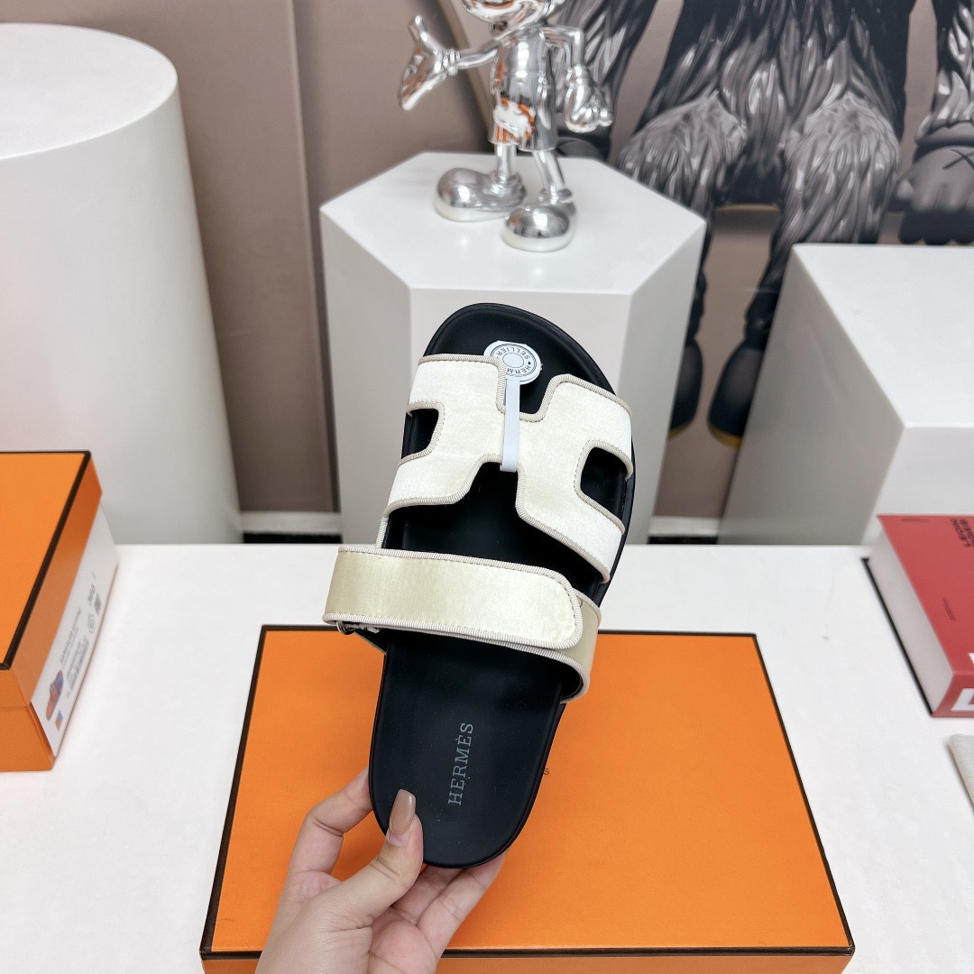 UA Hermès Chypre sandal
