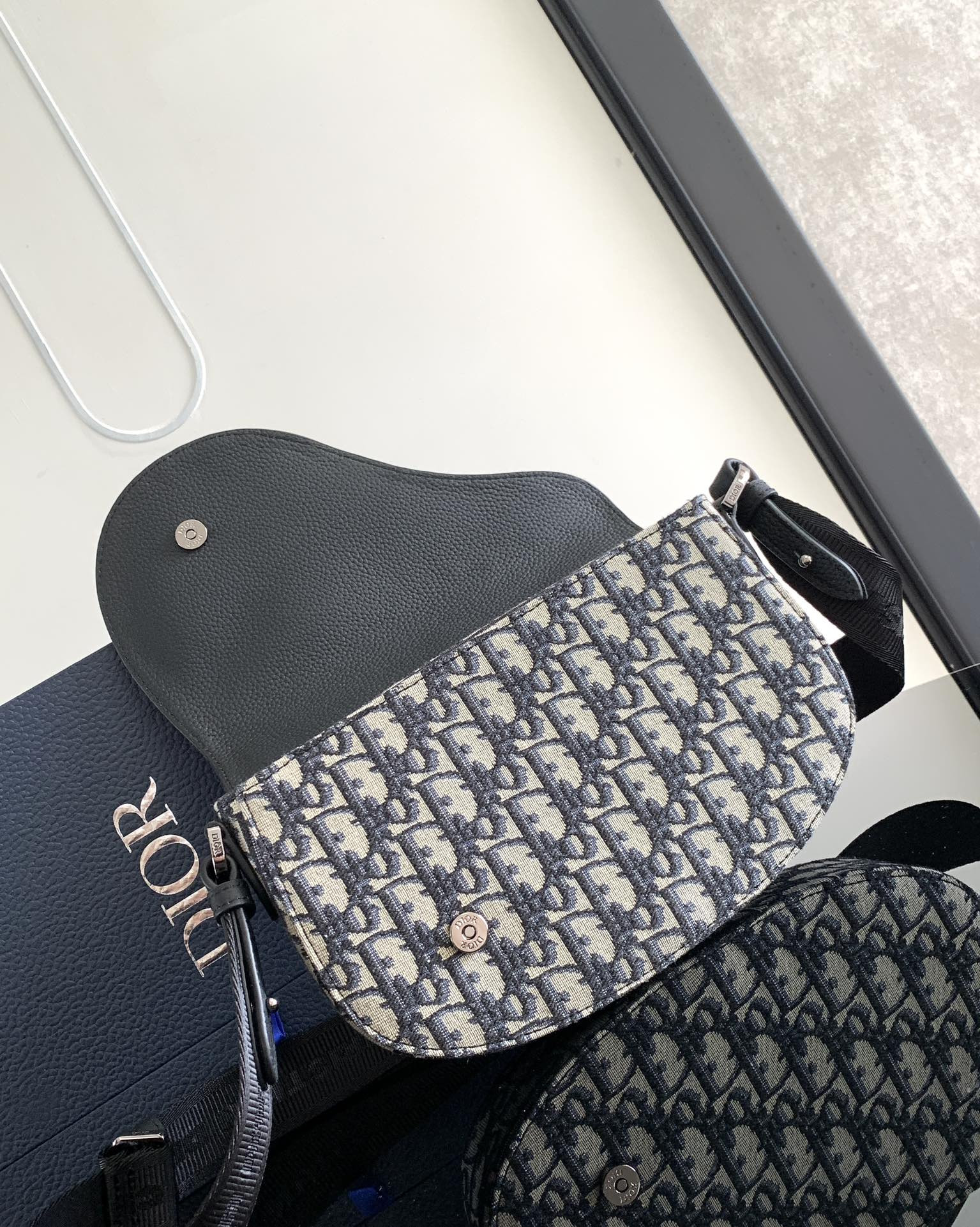 D*or saddle messenger bag 24 x 16.5 x 5.5 cm