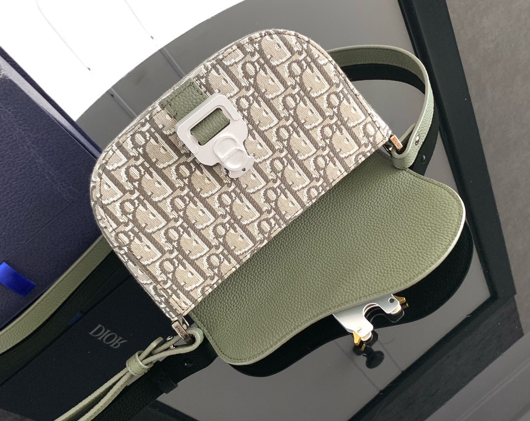 D*or saddle messenger bag 24 x 16.5 x 5.5 cm