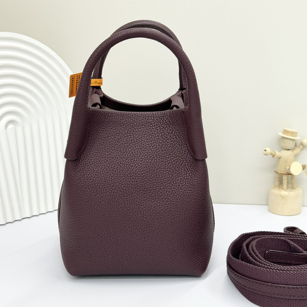 L**o p*ana micro bale bag grained calfskin 23 x 16 x 14 cm