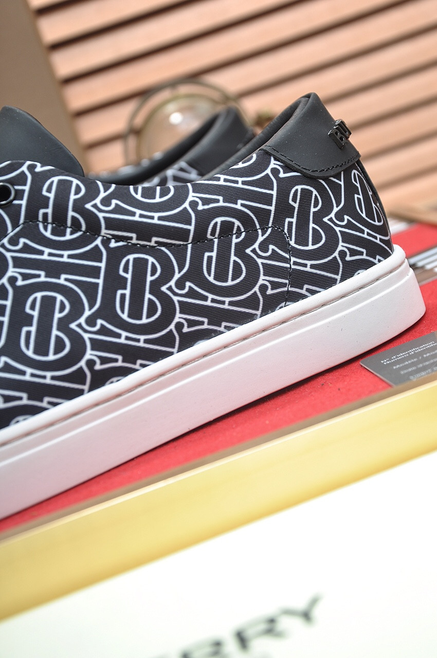 ua B**rry sneakers