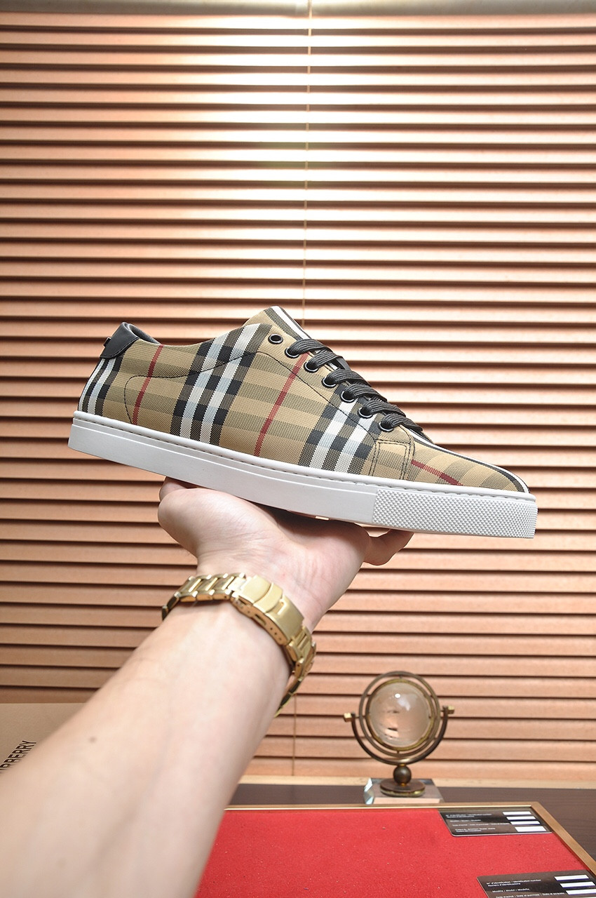 ua B**rry check sneakers