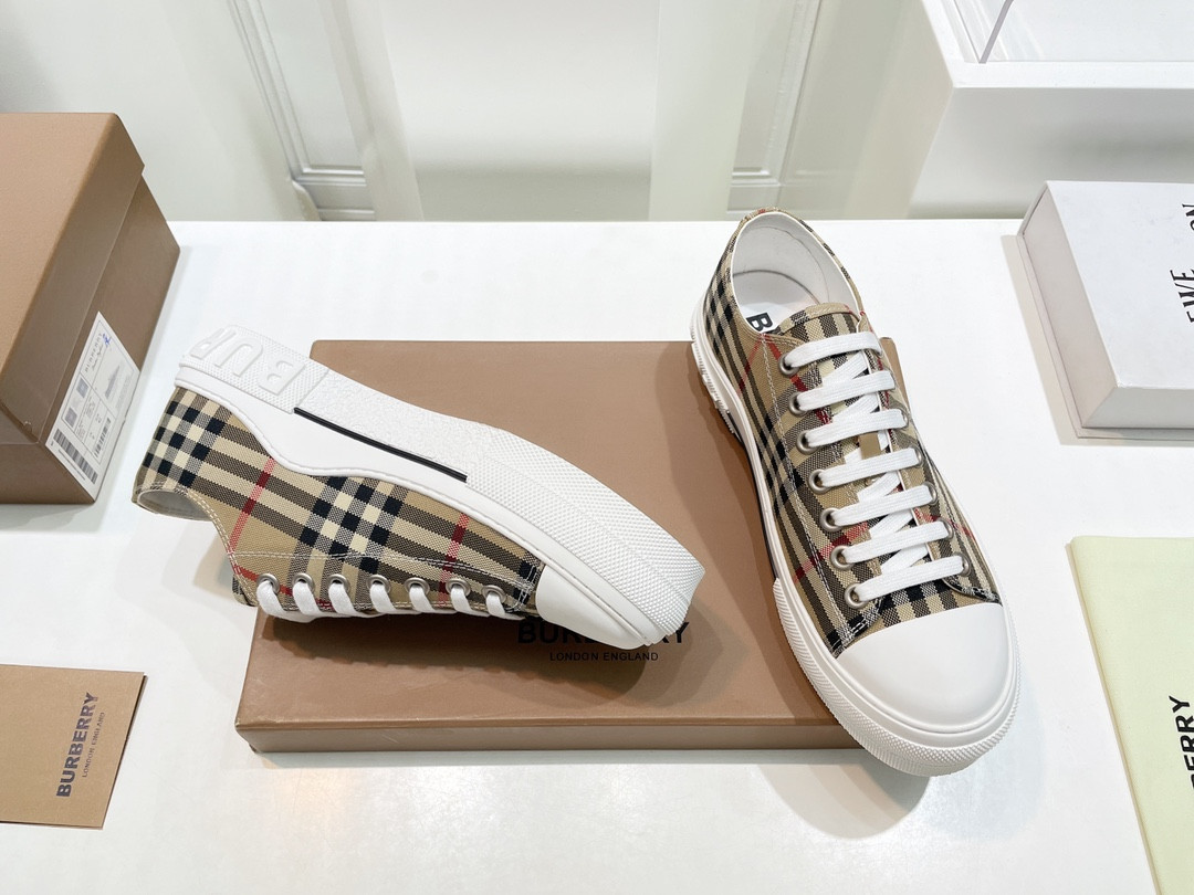 ua B**rry check sneakers