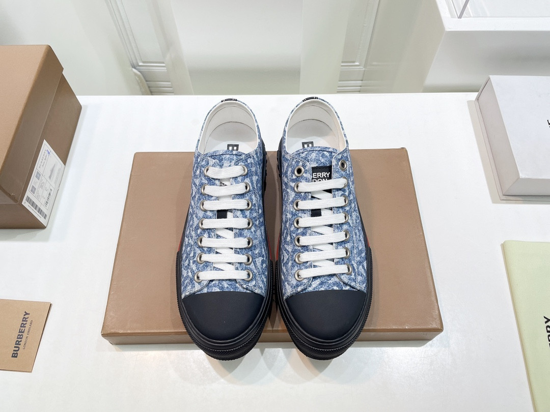 ua B**rry sneakers