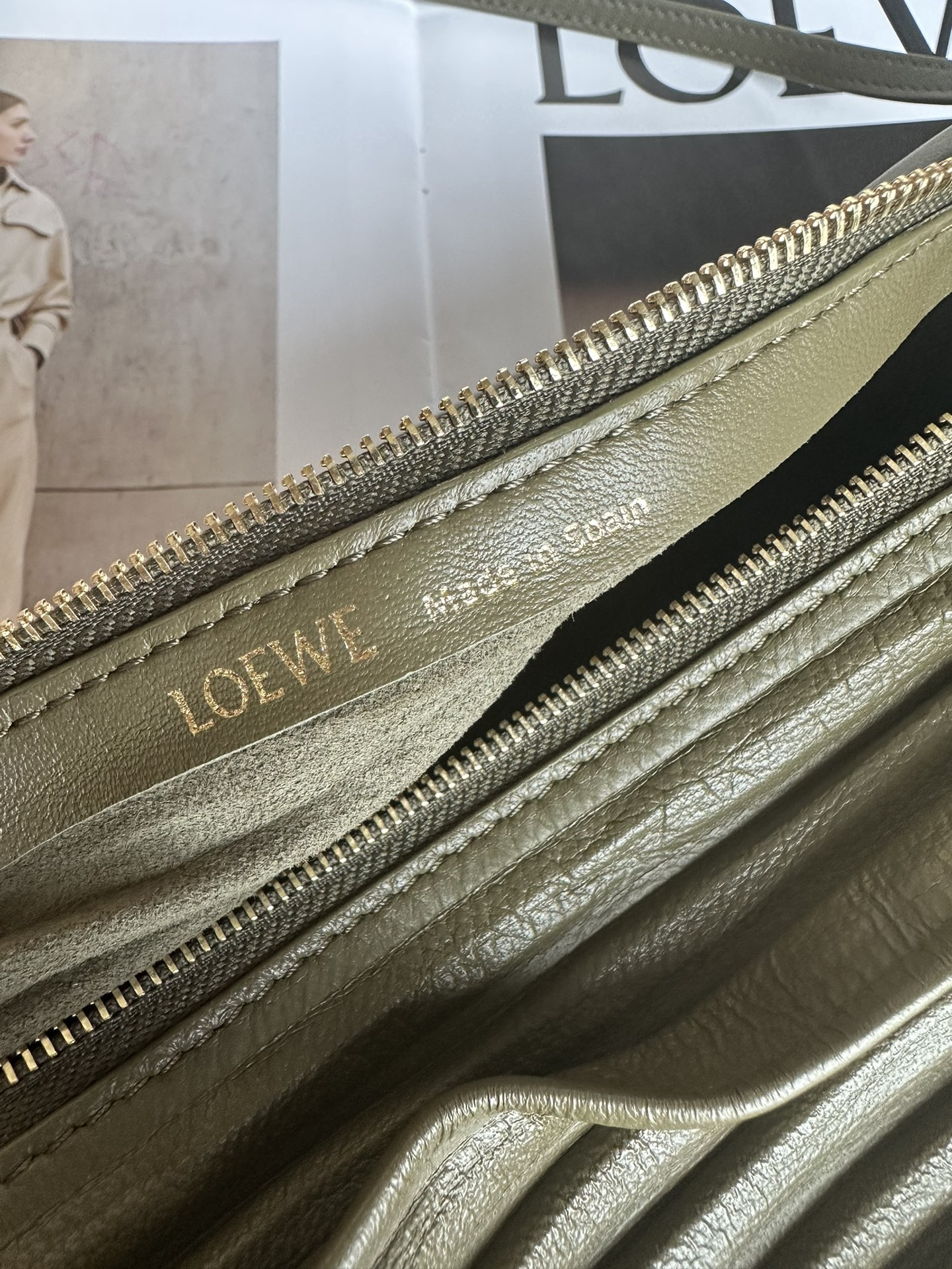 L0ew* bracelet pouch in pleated nappa 25x10x10cm
