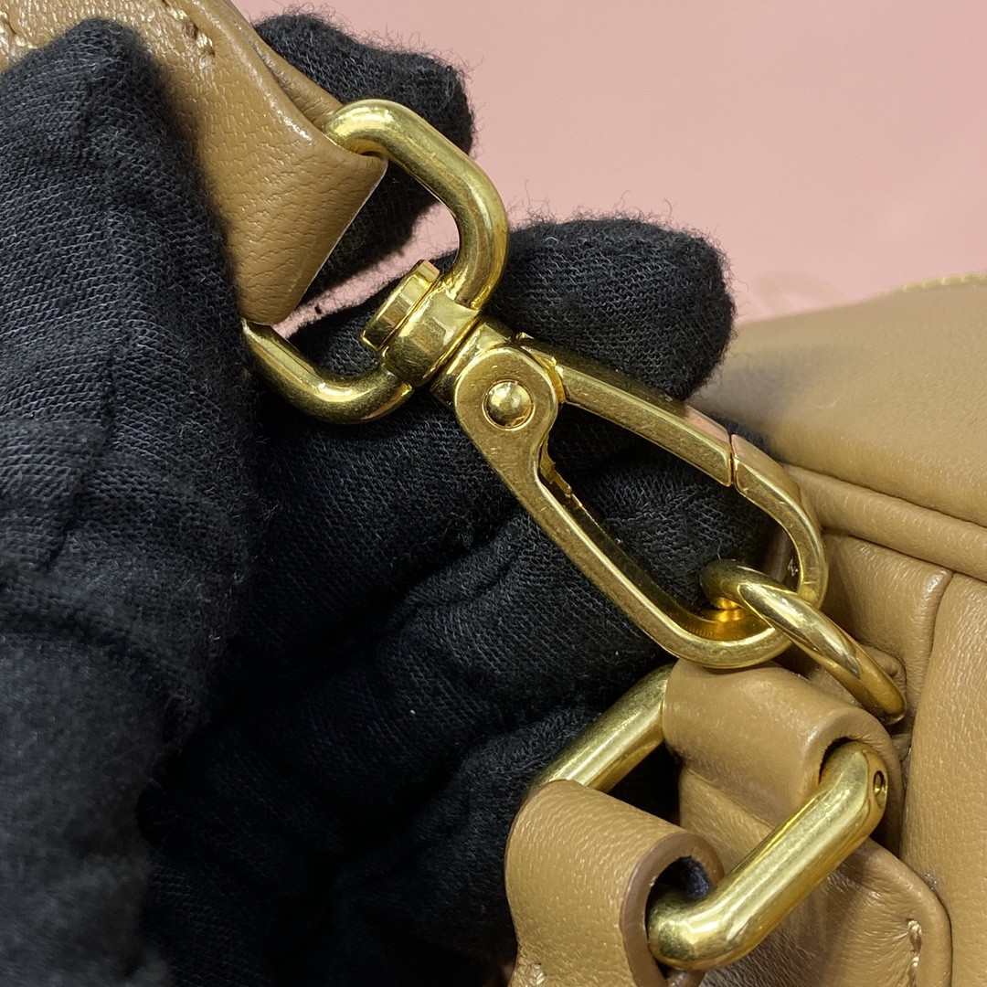 Miu Miu Arcadie matelassé nappa leather bag 22X10.5X7.5cm