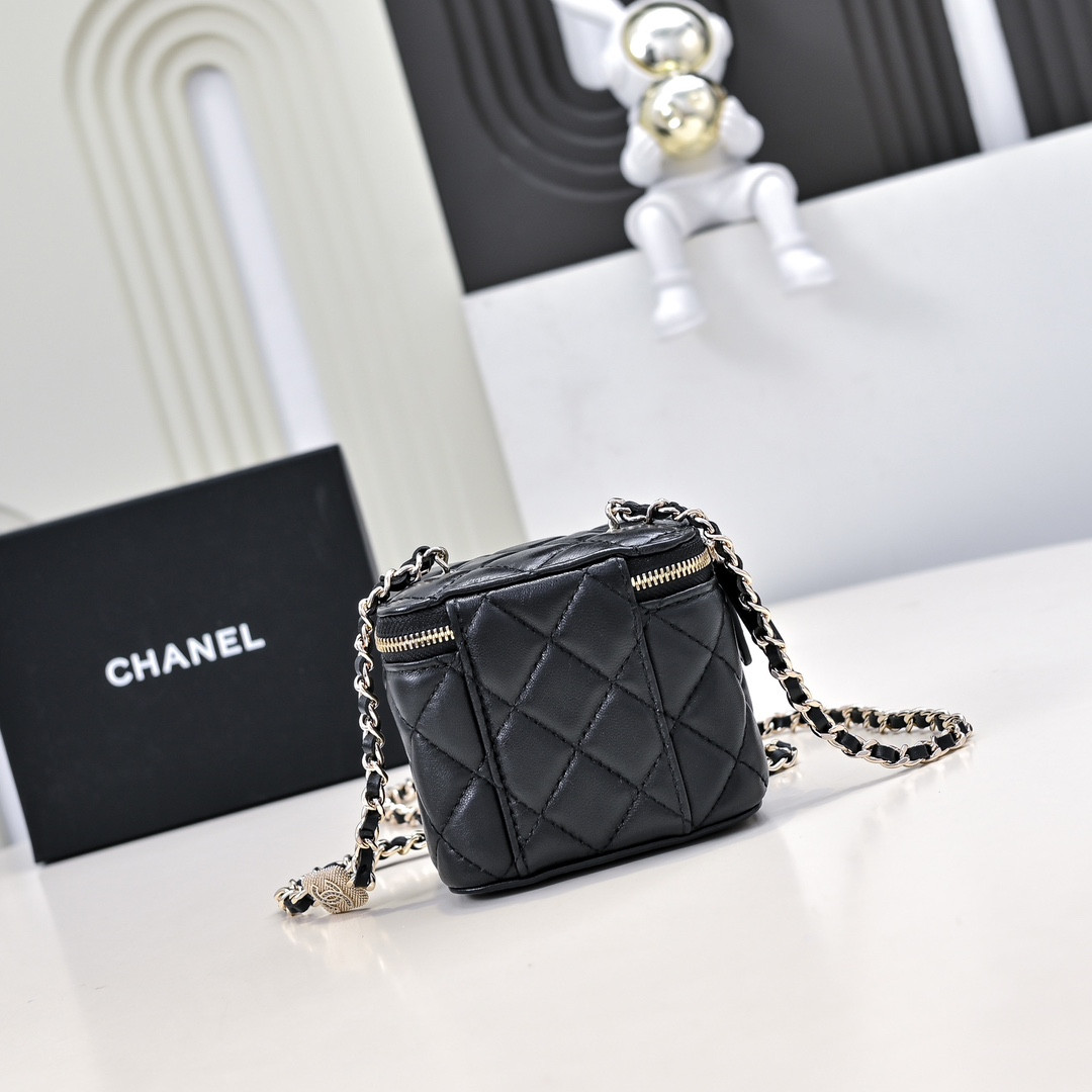 Ch*el small vanity with chain 11x8.5x7cm