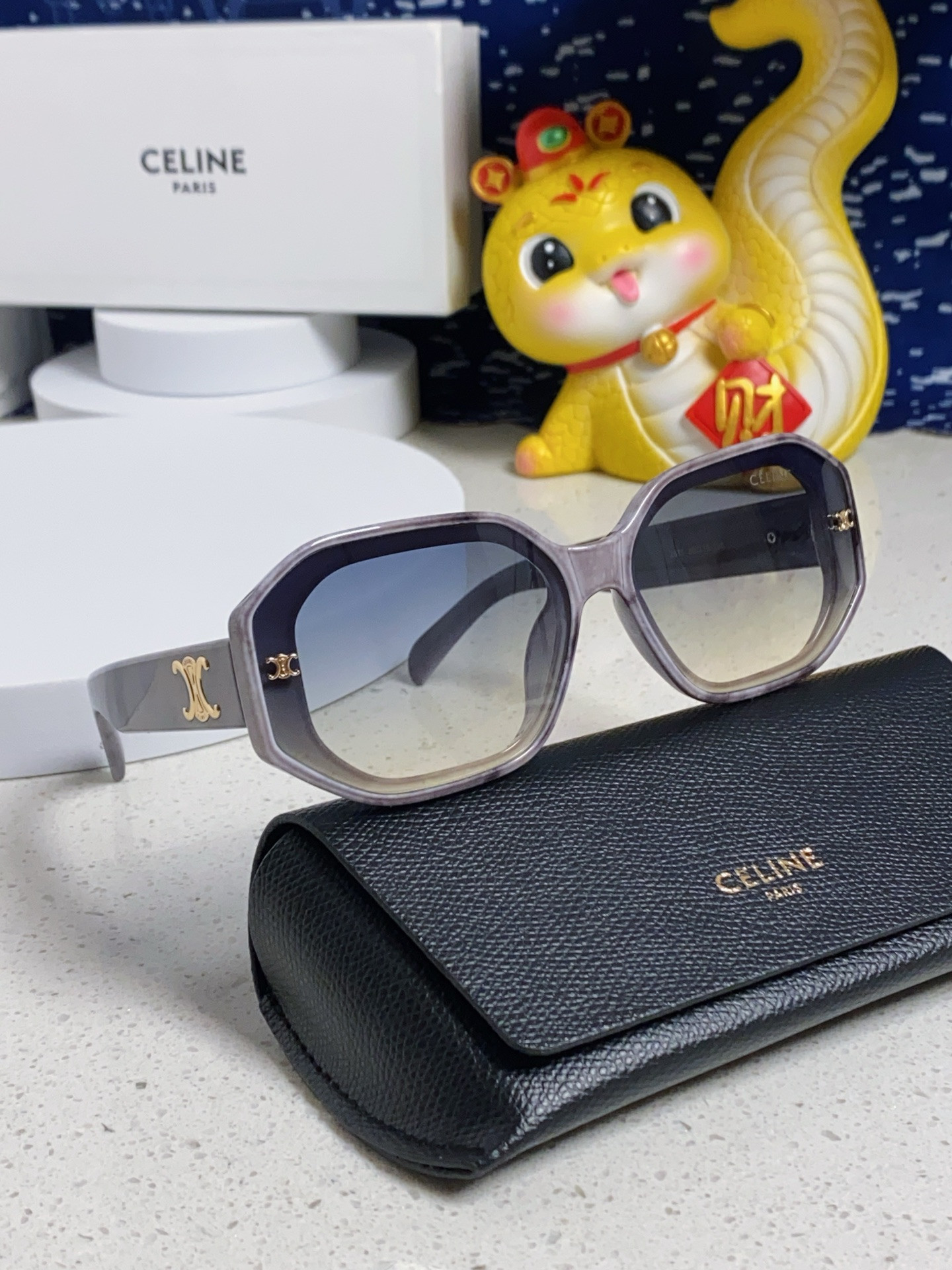 Ce**e glasses