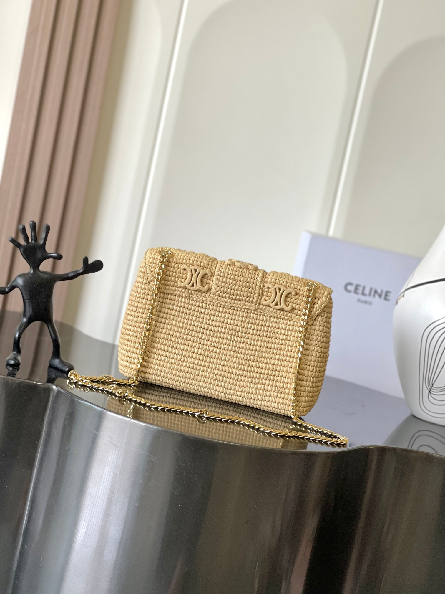 Ce**e victoire medium bag in raffia with triomphe embroideries 25x17x9cm