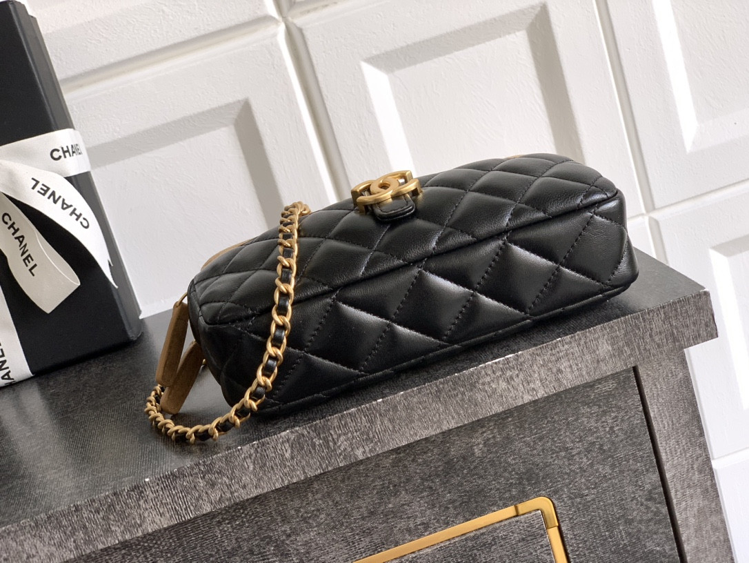 Ch*el zipped phone holder with chain ap4743 10x18x3cm