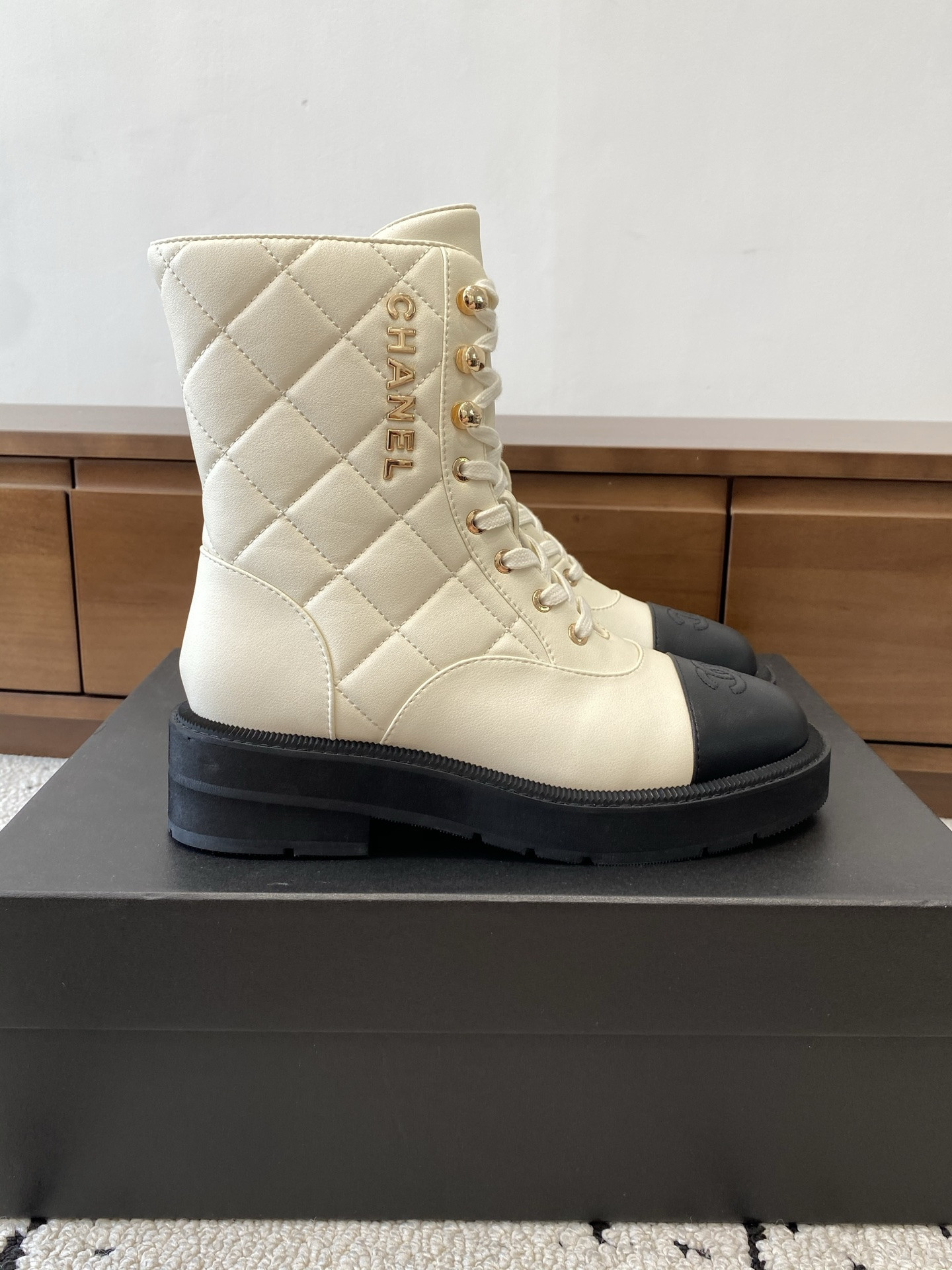 ua Ch*el boots