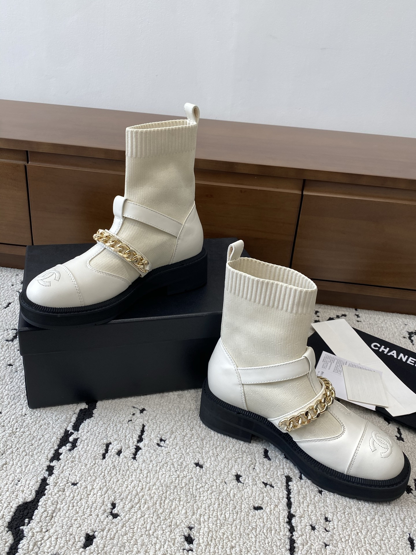 ua Ch*el boots